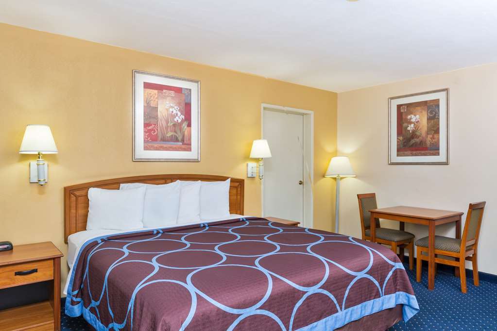Super 8 By Wyndham El Cajon San Diego Room photo
